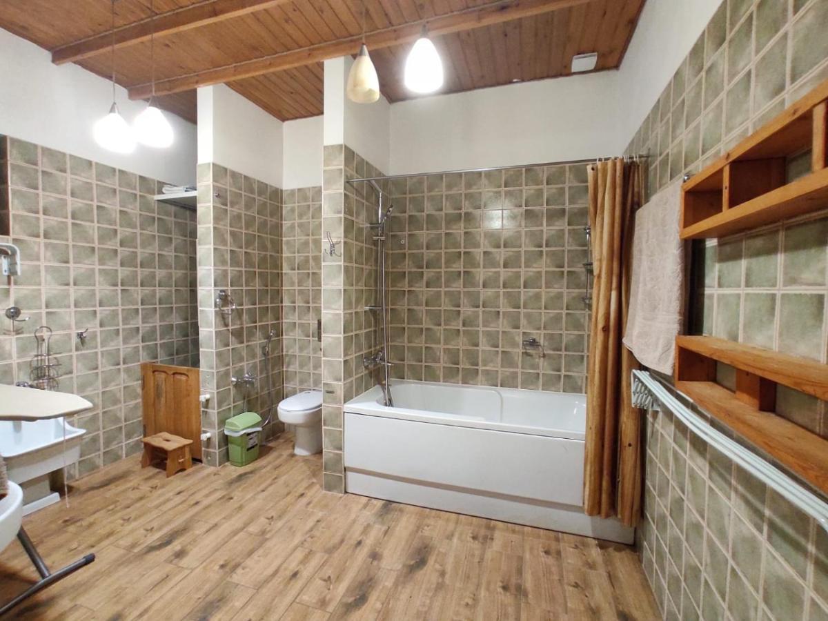 Scandi Cozy Cabin: Mountain Retreat with Fireplace and Sauna Besqaynar Exterior photo